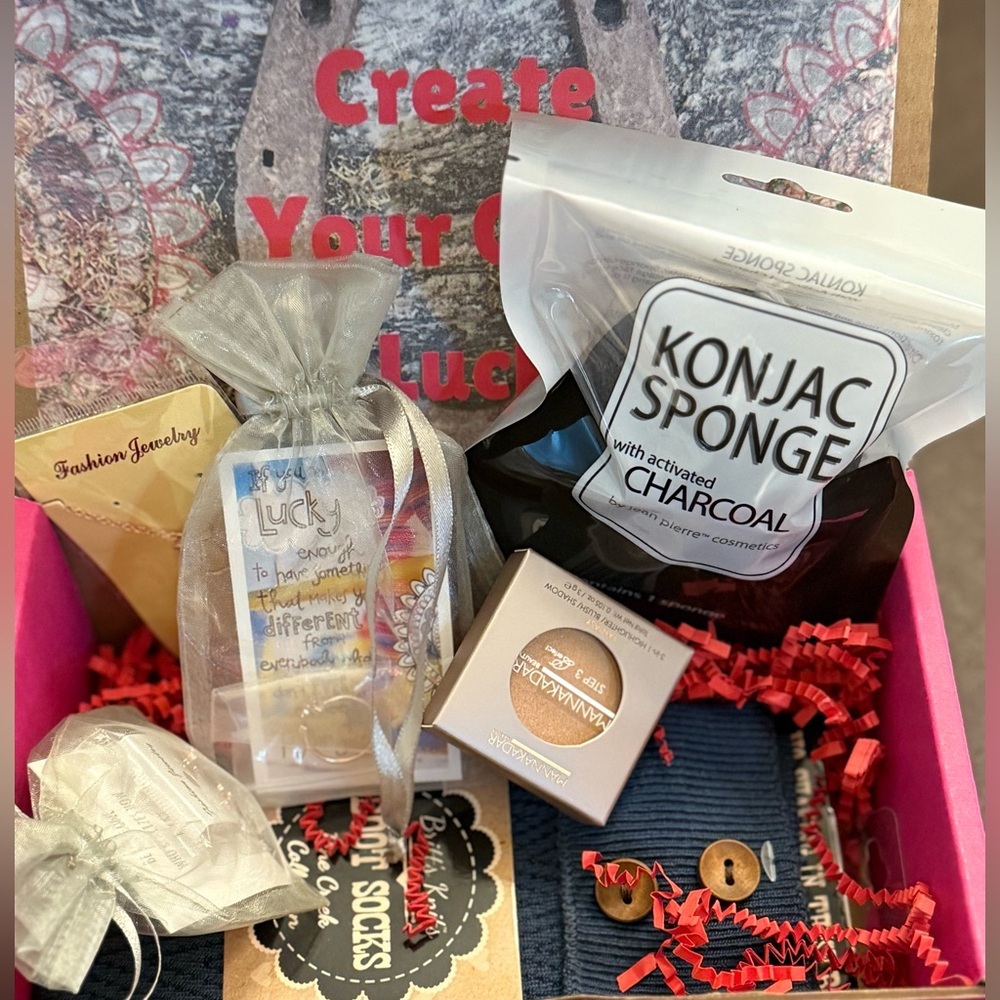 IBeautiful Bundle Box for young girls.Great gift! NEW!
